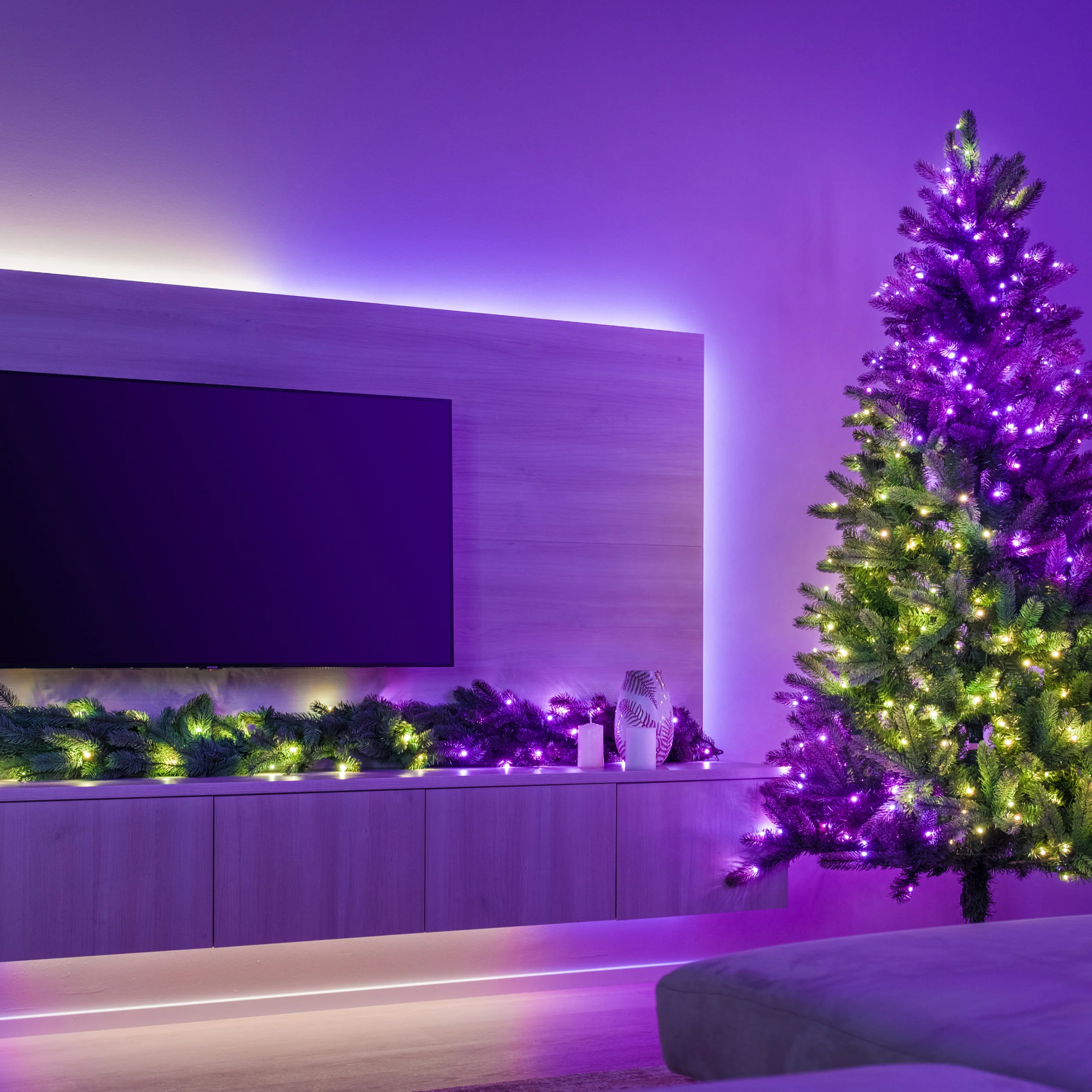 Pre-lit Garland - Image 4